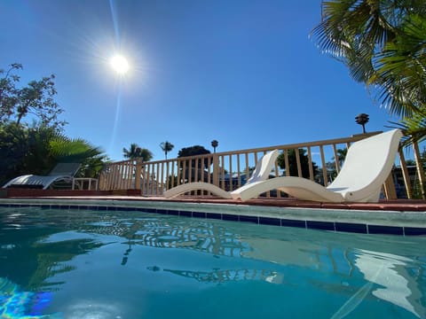 Villa-Coral-Ridge House in Oakland Park