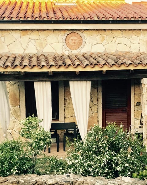 Property building, Patio, Facade/entrance