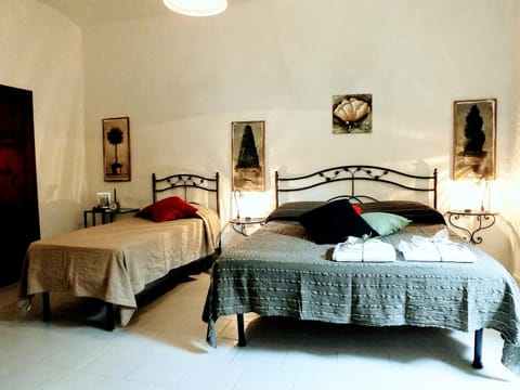 Bed, Bedroom, Area and facilities