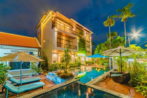 Property building, Patio, Day, Night, Natural landscape, Garden, Garden view, Pool view, Swimming pool, sunbed