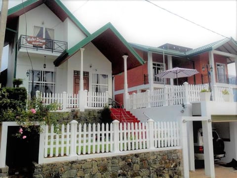 Facade/entrance, BBQ facilities, Balcony/Terrace