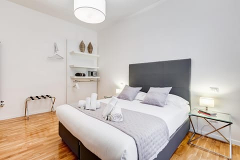 Photo of the whole room, Bedroom