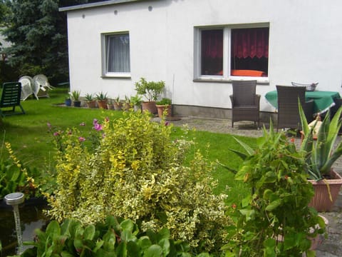 Property building, Patio, Facade/entrance, Garden