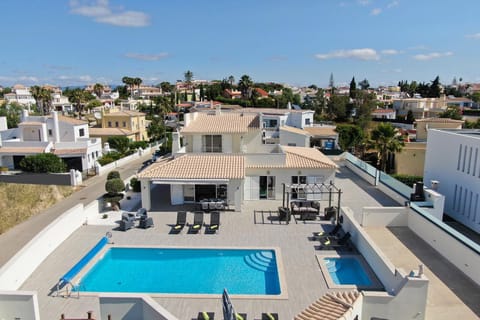 Property building, Swimming pool, Breakfast