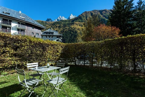 Property building, Bird's eye view, Garden, Mountain view