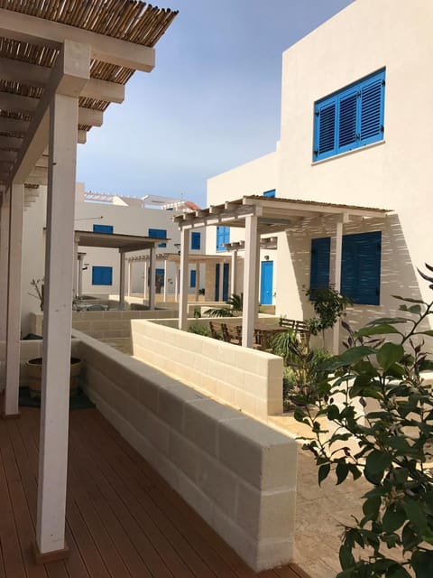 Facade/entrance, Garden, Balcony/Terrace