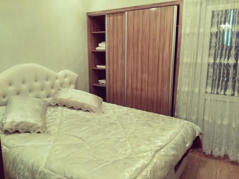 Staff, Animals, Bedroom, Pets, Guests, City view, Garden view, Lake view, Mountain view, Sea view, Street view, children, young children, older children, group of guests, bunk bed, Family, Quiet street view, Inner courtyard view
