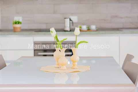 Kitchen or kitchenette, Decorative detail