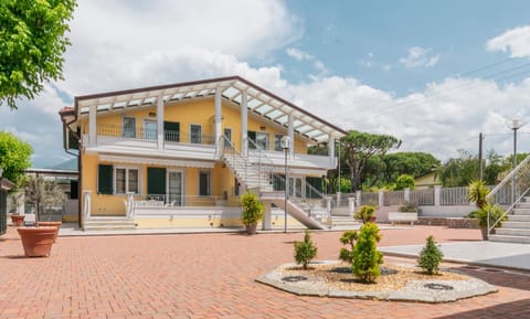 Property building, Location