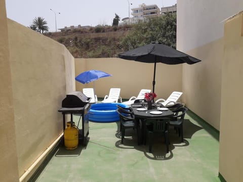 Property building, BBQ facilities, Balcony/Terrace