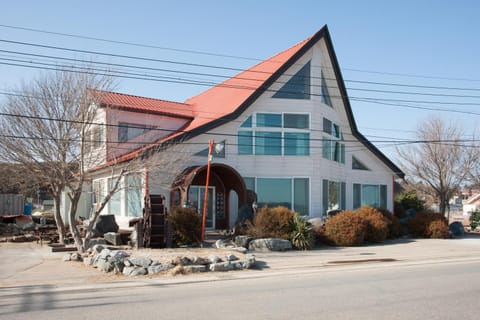 Facade/entrance