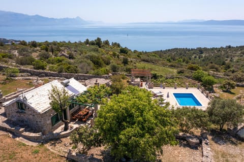 The Ultimate Escape - traditional cottage & private pool House in Selca, Brač