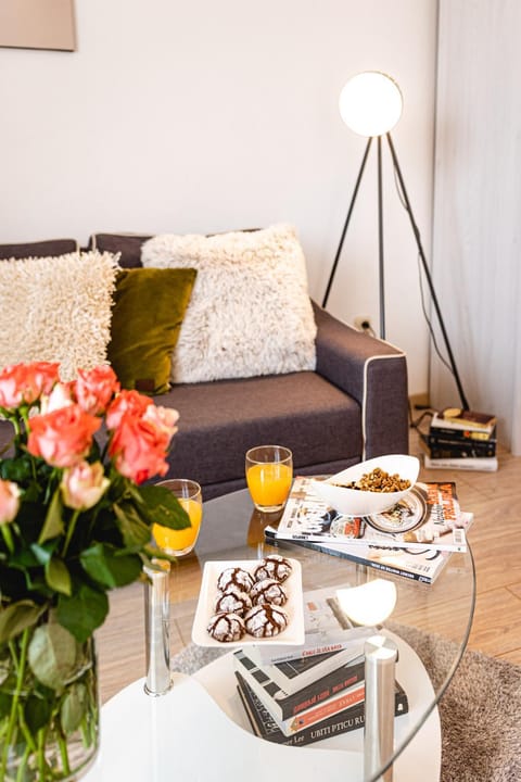 Bed, TV and multimedia, Bedroom