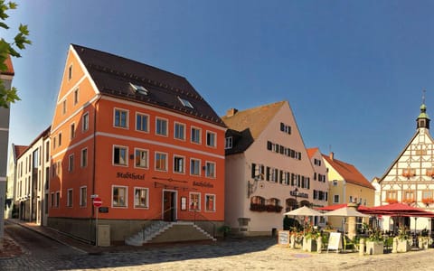 Restaurant/places to eat, City view