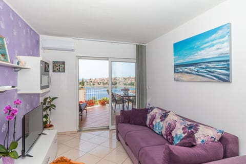 Apartments Villa Nea Leona Apartment in Okrug Gornji