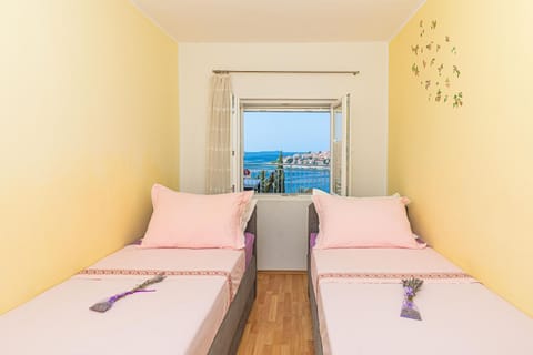 Apartments Villa Nea Leona Apartment in Okrug Gornji