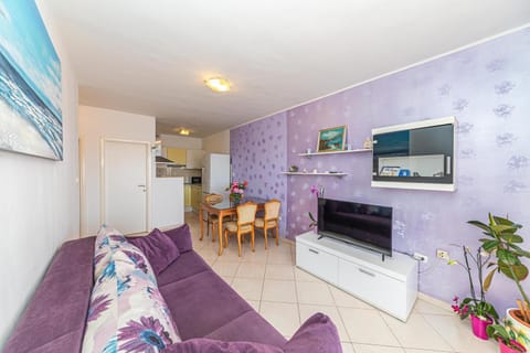 Apartments Villa Nea Leona Apartment in Okrug Gornji