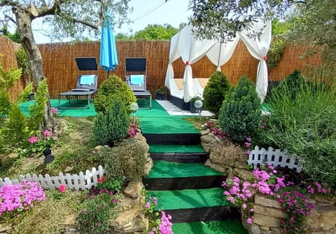 Patio, Garden, sunbed