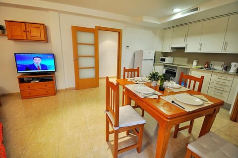 TV and multimedia, Seating area, Dining area