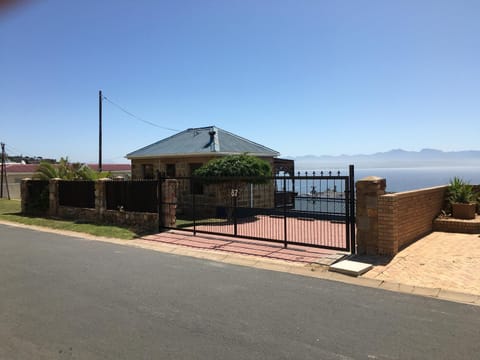 Sea View Charming Stone House House in Western Cape