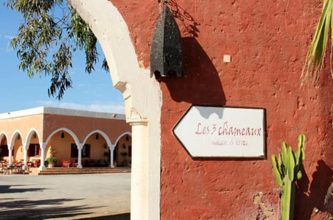Facade/entrance