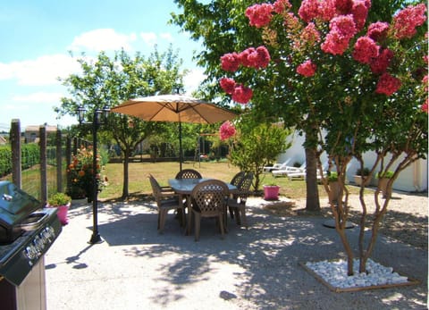 Patio, Day, Natural landscape, Summer, BBQ facilities, Garden, Balcony/Terrace, Dining area, Garden view