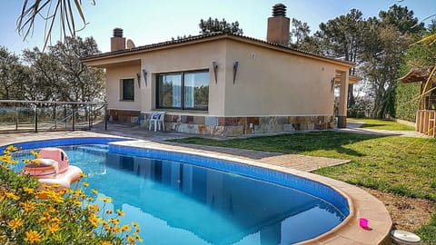Facade/entrance, Swimming pool