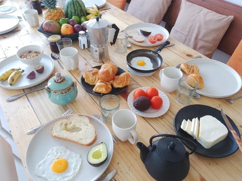 Breakfast, Buffet breakfast, kitchen