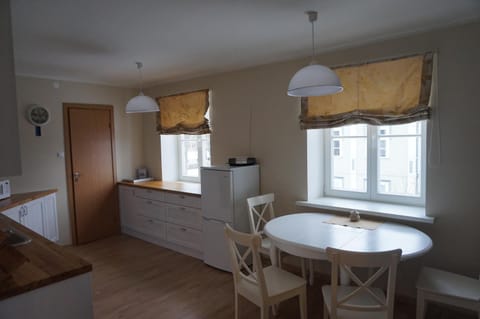 Coffee/tea facilities, Kitchen or kitchenette, Food and drinks, Dining area