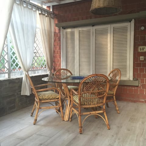 Patio, Facade/entrance