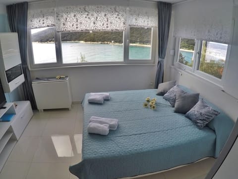 Bed, Sea view