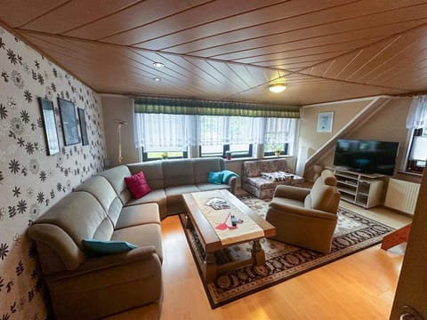 TV and multimedia, Living room, Photo of the whole room, Seating area