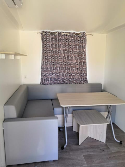 Camping Sud Ardèche 3 étoiles familial piscine chauffée Gorges de l Ardèche Saint Remèze Campground/ 
RV Resort in Provence-Alpes-Côte d'Azur