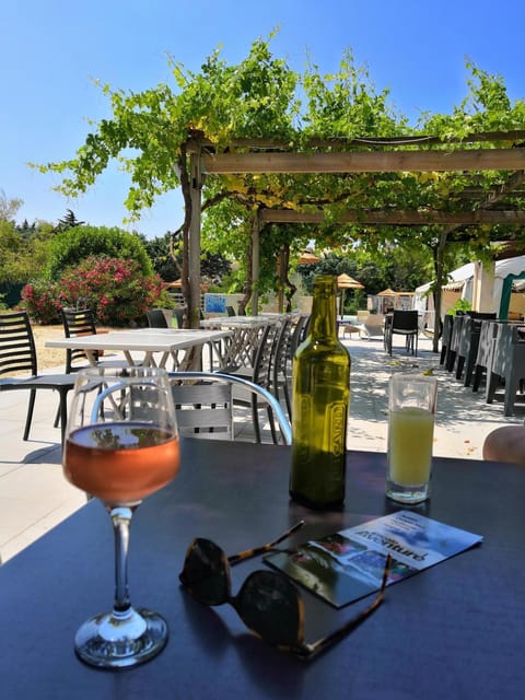 Camping Sud Ardèche 3 étoiles familial piscine chauffée Gorges de l Ardèche Saint Remèze Campground/ 
RV Resort in Provence-Alpes-Côte d'Azur