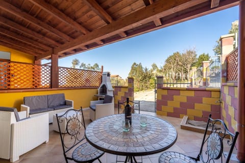Property building, Balcony/Terrace, Living room