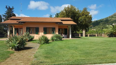 Facade/entrance, Garden