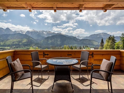 Balcony/Terrace, Mountain view
