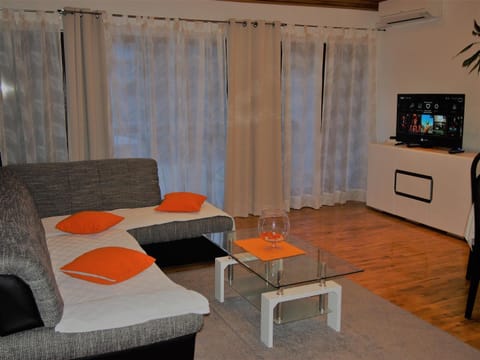 Communal lounge/ TV room, Living room, Lounge or bar, Seating area