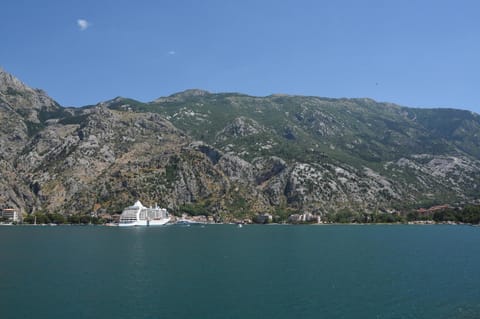 City view, Mountain view, Sea view