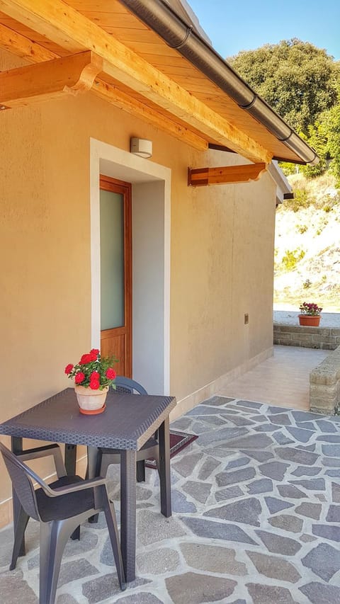Patio, Facade/entrance, Decorative detail