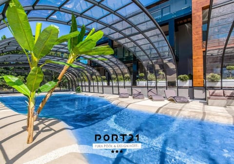 Day, Activities, View (from property/room), Seating area, Windsurfing, On site, Pool view, Area and facilities, Swimming pool, locker, sunbed