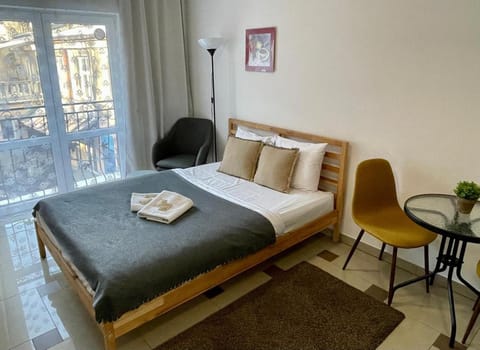 Bed, Living room, Photo of the whole room, Seating area, Bedroom, towels