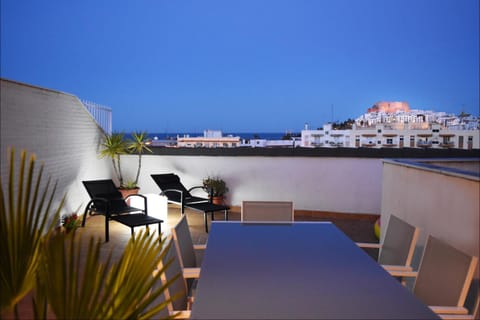 BBQ facilities, Balcony/Terrace, Lake view, Sea view, Street view