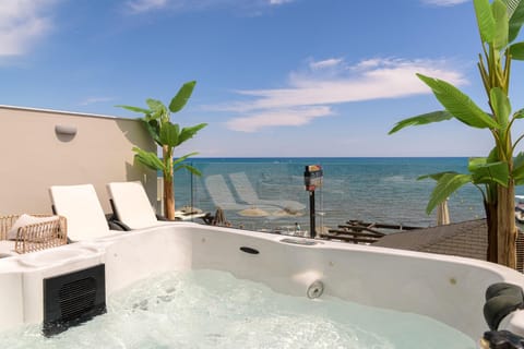 Hot Tub, Balcony/Terrace, Beach, Sea view
