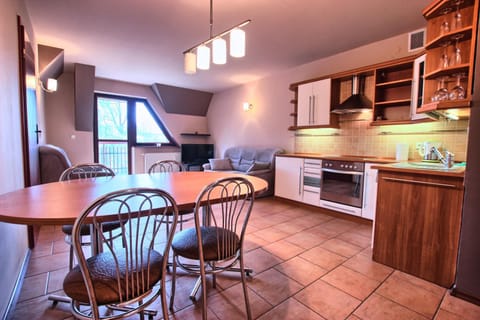 Kitchen or kitchenette, Seating area, Dining area