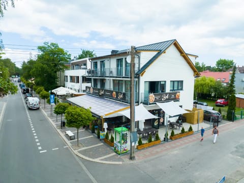 Property building, Restaurant/places to eat
