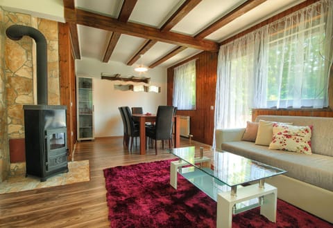 TV and multimedia, Seating area, Dining area