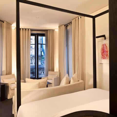 Bed, View (from property/room), Bedroom, City view