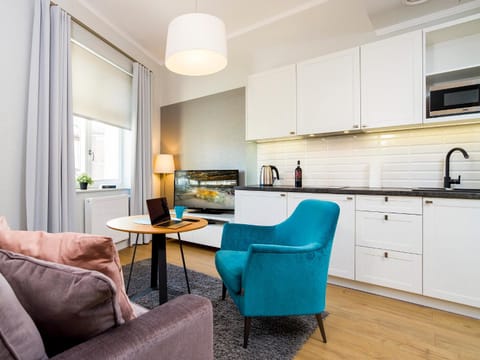 View (from property/room), Kitchen or kitchenette, Living room, Seating area, Dining area, City view, Area and facilities