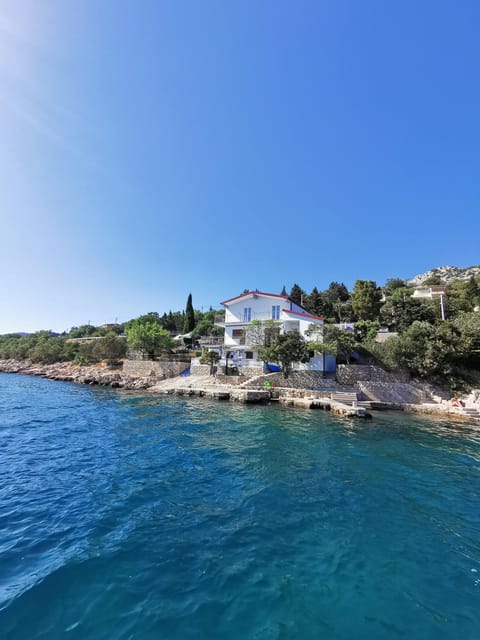 Facade/entrance, Activities, BBQ facilities, Fishing, Garden, Snorkeling, Balcony/Terrace, Other, Beach, Canoeing, Hiking, Cycling, Diving, Mountain view, Sea view, Family